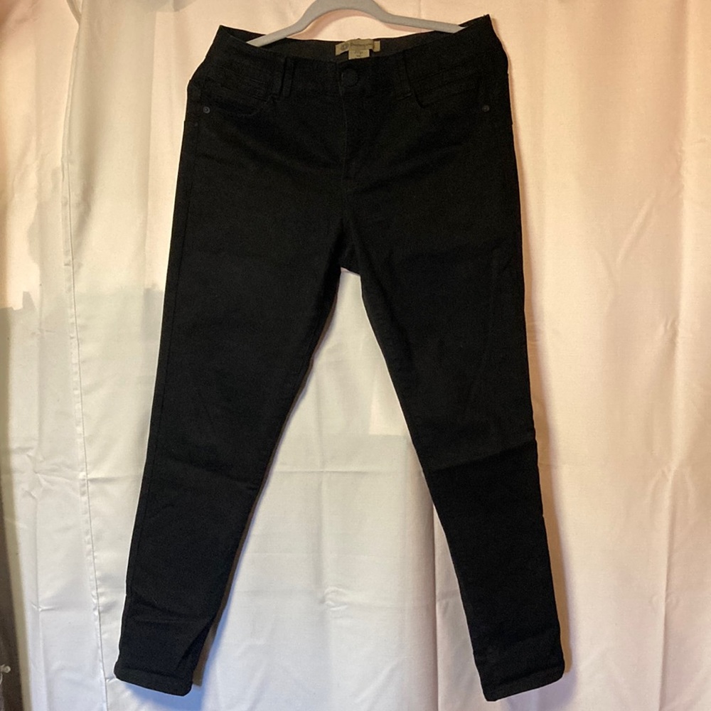 Democracy pants size 10p inseam 28” Black